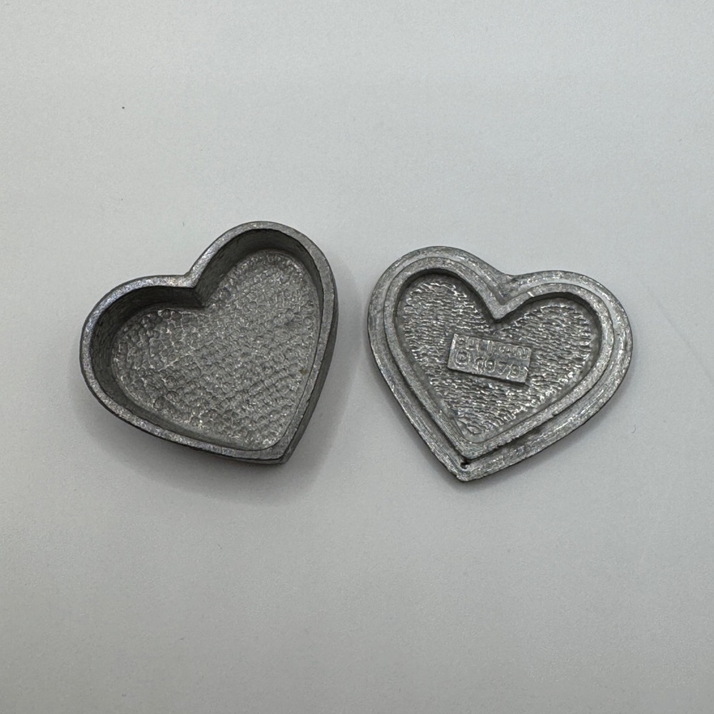 Sulitan 1979 Heart-Shaped Pewter Trinket Box with Mushroom Design - Picture 4 of 5